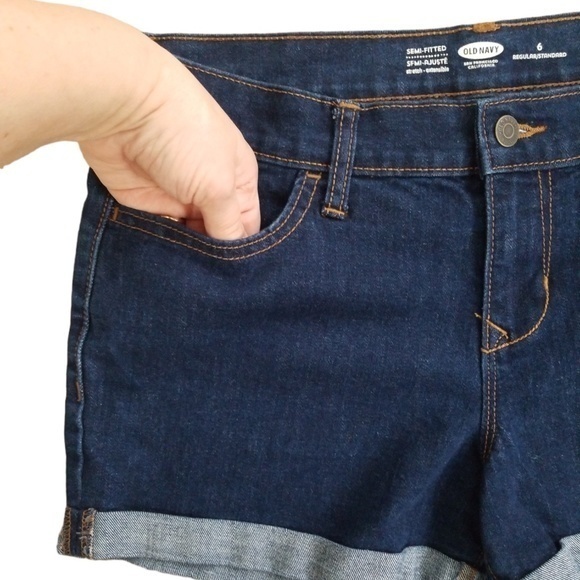 Old‎ Navy Semi-Fitted Dark Wash Stretch Cuffed Jean Shorts Sz. 6 - Picture 2 of 5
